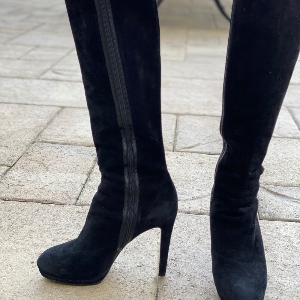 TAHARI gorgeous boots
